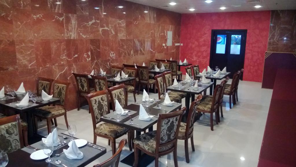 Raynor Hotel Apartments Fujairah Ngoại thất bức ảnh