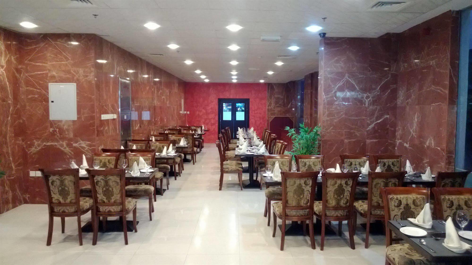 Raynor Hotel Apartments Fujairah Ngoại thất bức ảnh